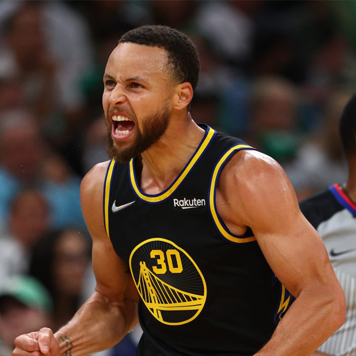 Most 3-pointers made in a Finals series in NBA history 1. Steph Curry: 32 (2016) 2. Steph: 31 (2022) 3. Danny Green: 27 (2013) 4. Steph: 25 (2015) 5. Klay: 24 (2019) 6. Steph: 23 (2019) 7. Steph: 22 (2018) 8. Ray Allen: 22 (2008) 9. Klay: 21 (2016) 10. Steph: 19 (2017) GOAT. 🎯