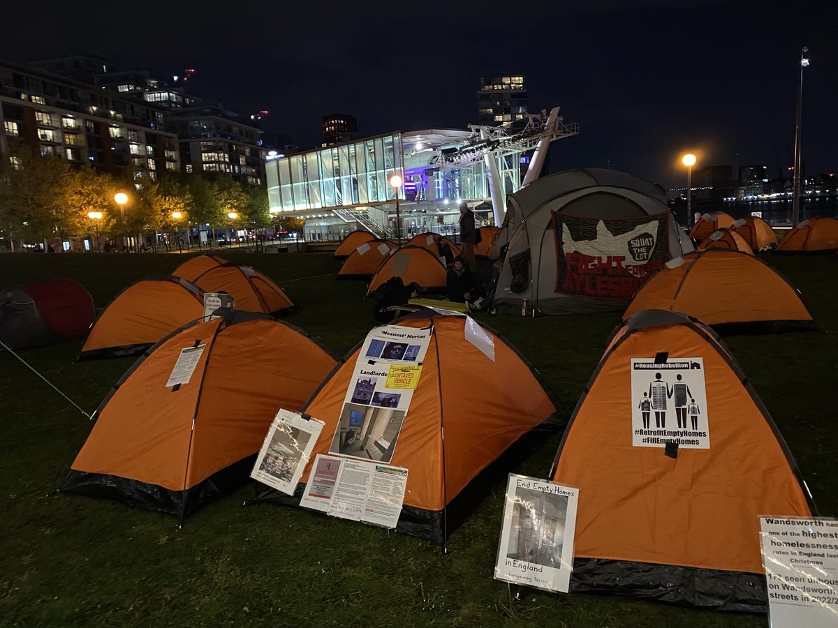 The Right to the City: @HousRebellion encampment outside City Hall tonight to highlight the housing crisis across all boroughs in the city… 📣 Housing is a human right 🔉 @SadiqKhan @MayorofLondon @Kwajotweneboa @NEF @dannydorling @homes4alluk @emptyhomes @TTBrixton @Shelter