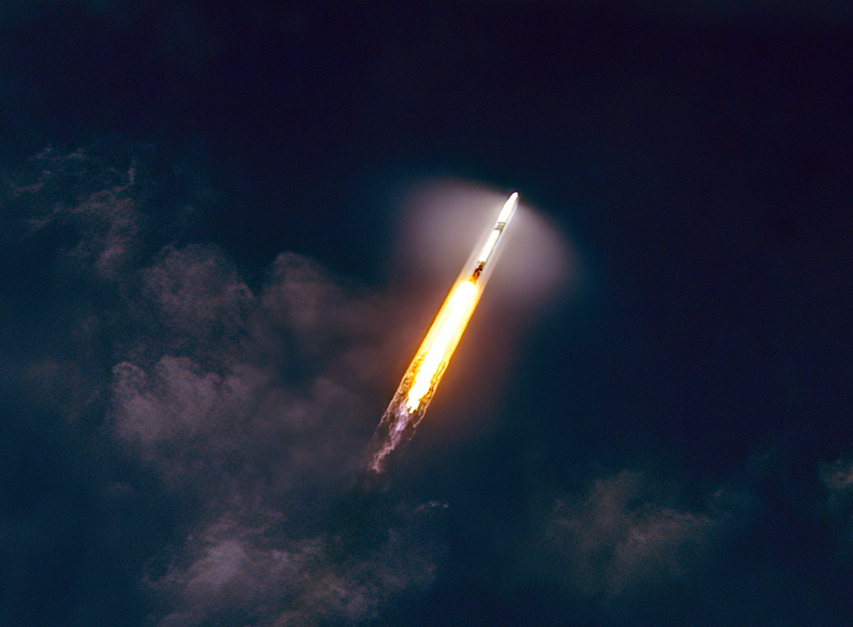 Interesting: I seem to have caught #Space #Falcon9 entirely shrouded by vapor as it transitioned to supersonic this afternoon. There is only one frame that looks like this. The only processing I did was auto-tone and a wee bit of sharpening. Nikon Z8 for the win.