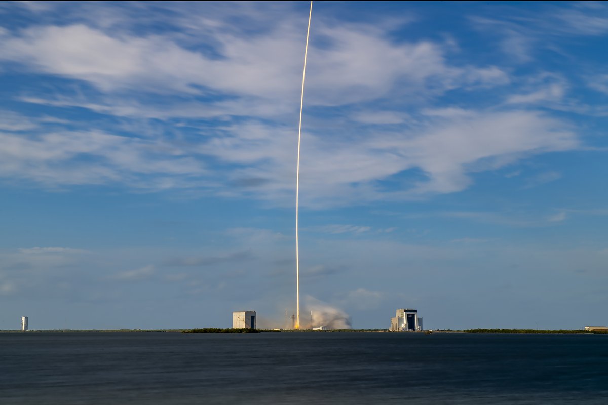 Falcon 9 takes flight from Florida, delivering 23 @Starlink satellites to low-Earth orbit