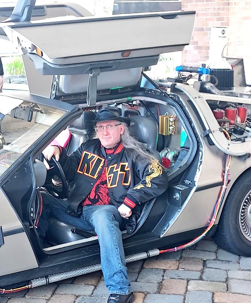 The Flux Capacitor is charged, get in! Had a wonderful time at @ChillerTheatre today! #DeLorean #BacktotheFuture #ChillerTheatre