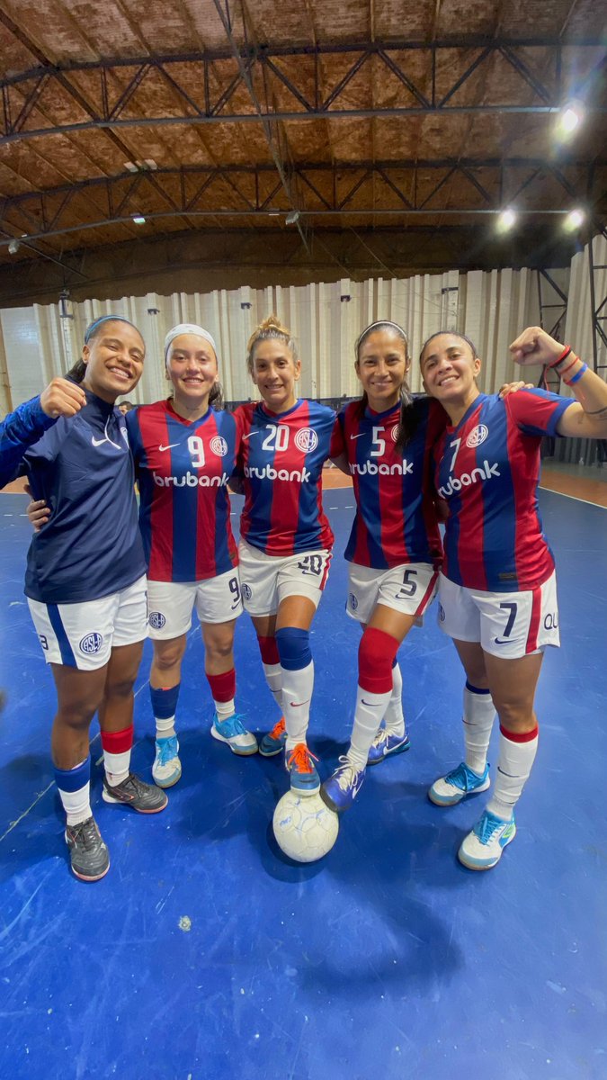 #FutsalFemenino 🙌 ¡Qué goleada, Santitas! #SanLorenzo le ganó 8-0 a Estudiantes, en Caseros, por la séptima fecha del Torneo de AFA. 👉 El Ciclón, que ya quedó libre, suma cinco triunfos en seis partidos. ⚽️ Los goles los marcaron Débora Molina (2), Daniela Camargo (2), Naila…