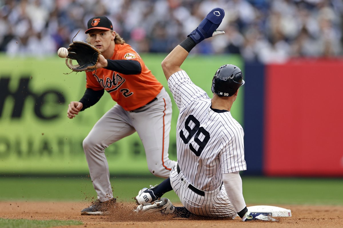 Aaron Judge said in the clubhouse that he's been sliding with his left hand up when breaking up a double play at second base for years. 'You can look back at any picture you want of me sliding into second base, it's always happened.' I did and he wasn't lying. 📸: AP photos