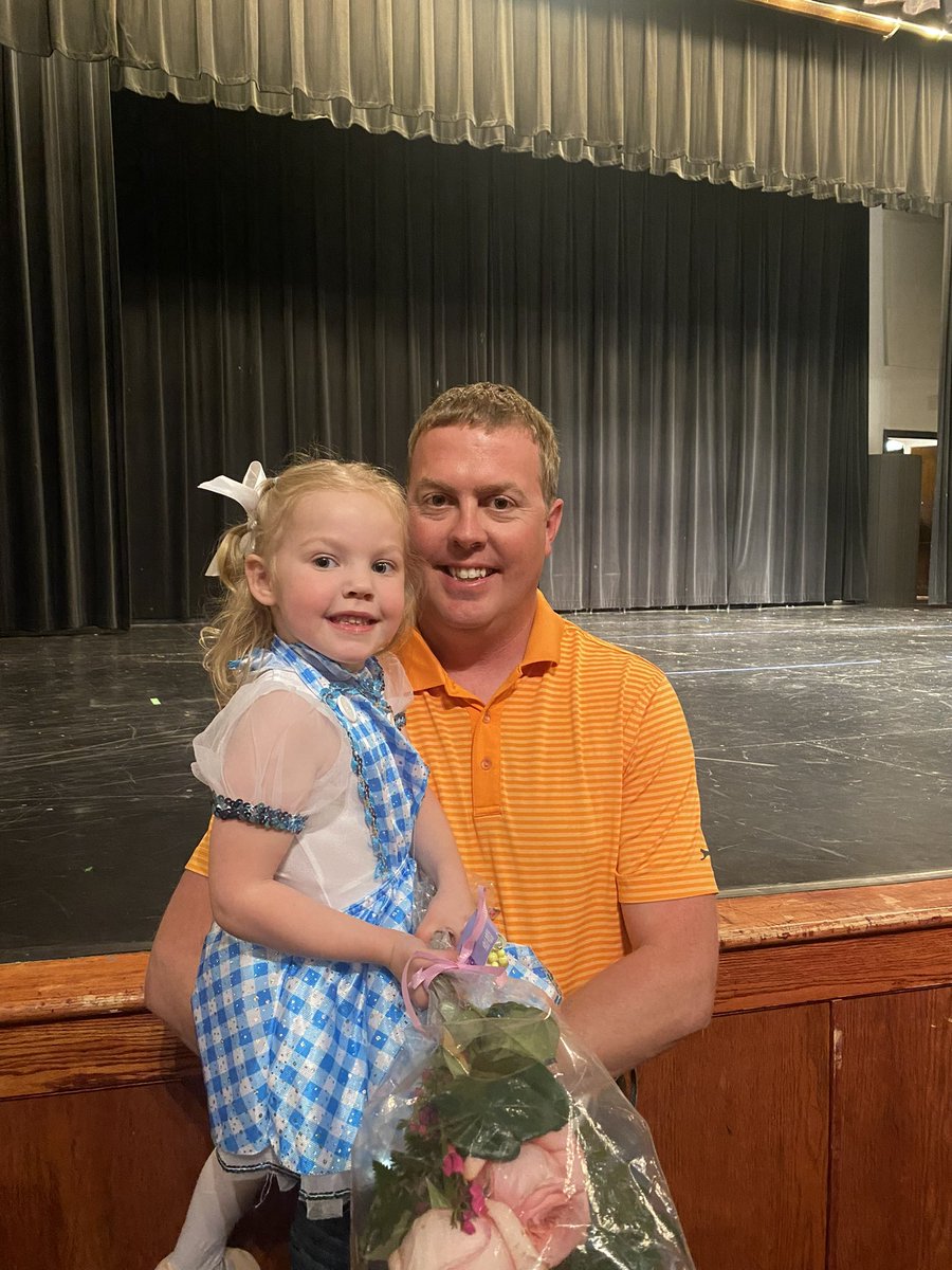 NStensaas's tweet photo. My little girls first dance recital! https://t.co/vzLazkt9q4