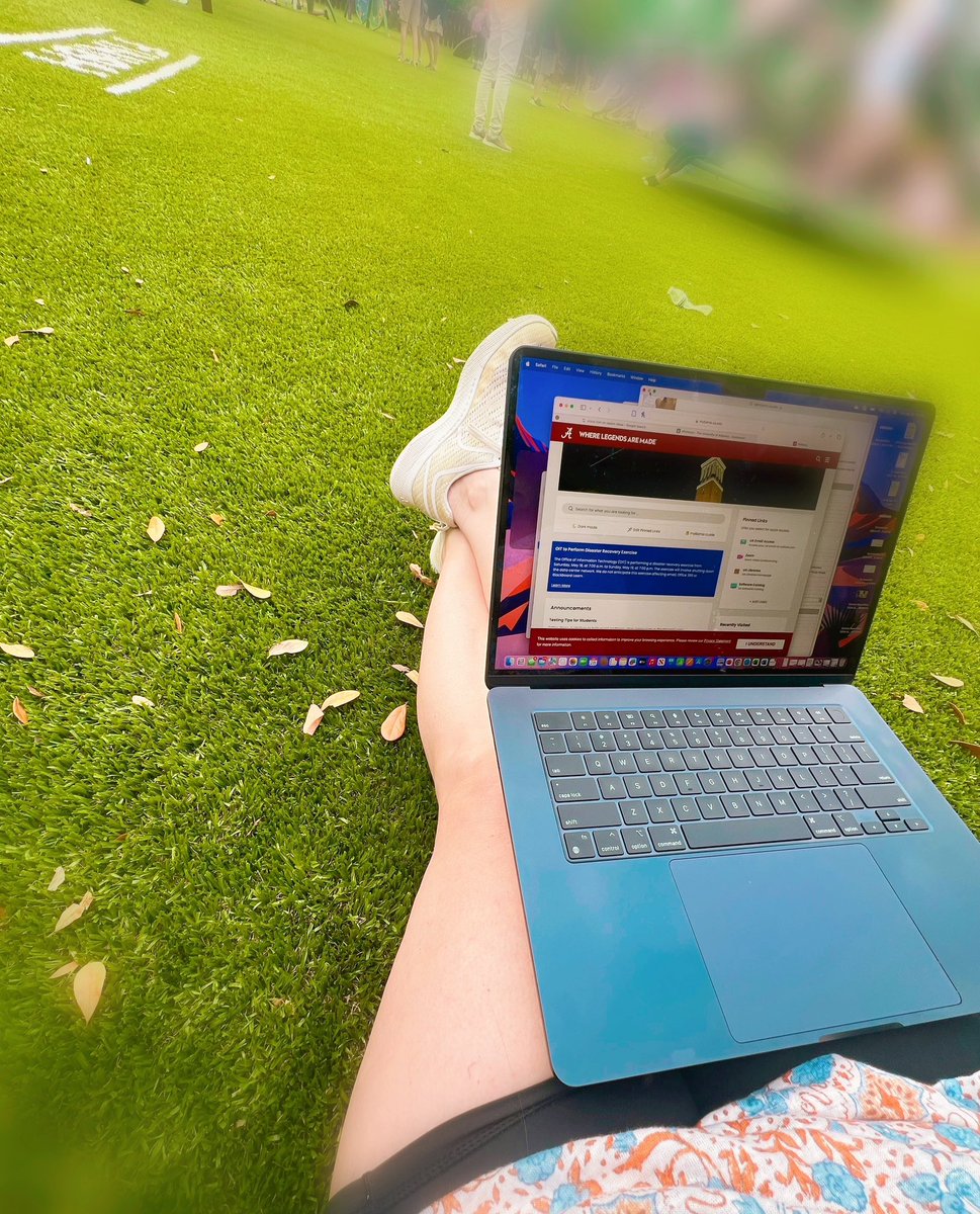 Sometimes I PhD at the park. ☺️ Reviewing NCA proposals for the religious and medical
communication sections. 
#nationalcommunicationassociation #NCA2024 #medlib #doctoralstudies