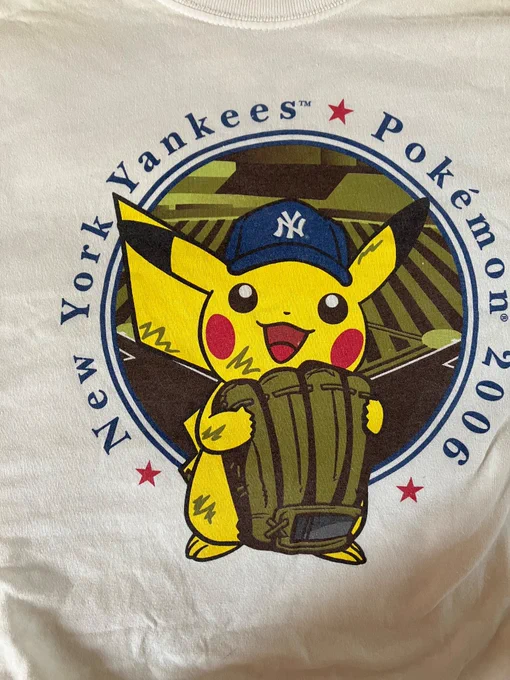 よれよれパジャマTシャツの季節…ポケモン10thアニバーサリー、NYヤンキースとのコラボ企画。ピカチュウの下絵を担当しました。懐かしい 
