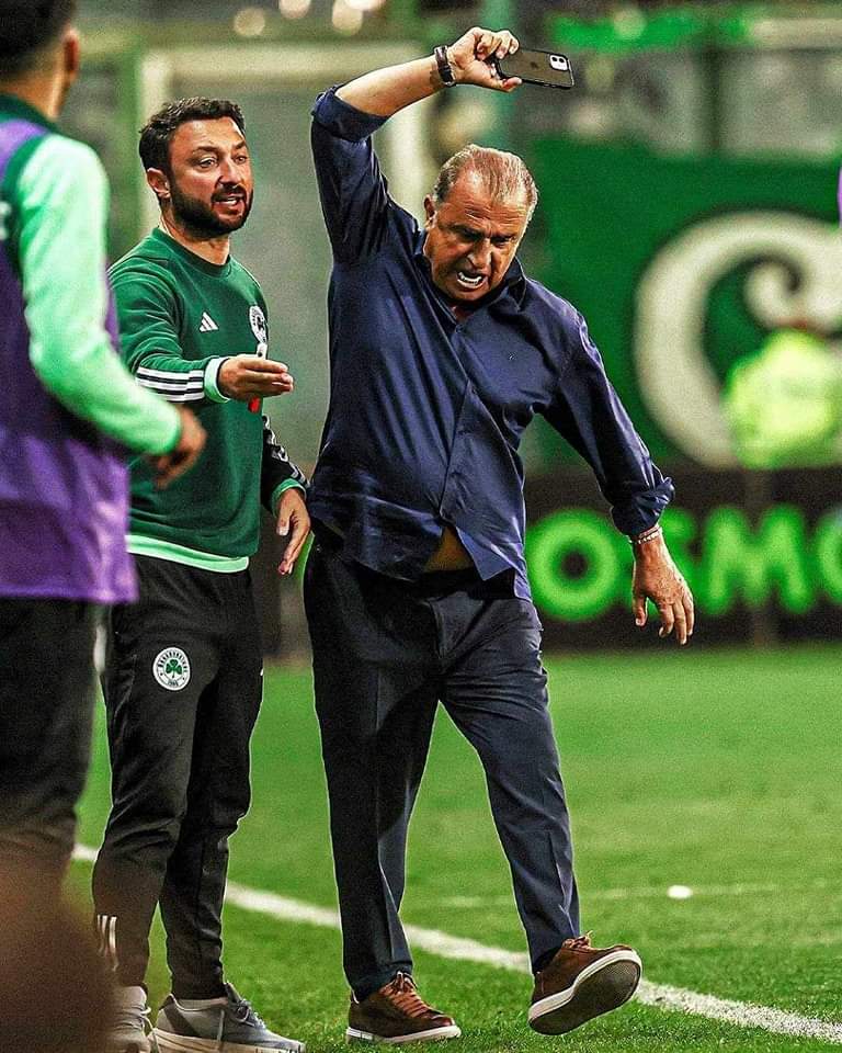 PAOKland4's tweet photo. Όταν σου κάνει αναπάντητη ο κύριος Ιβάν https://t.co/oCgoltwKmk