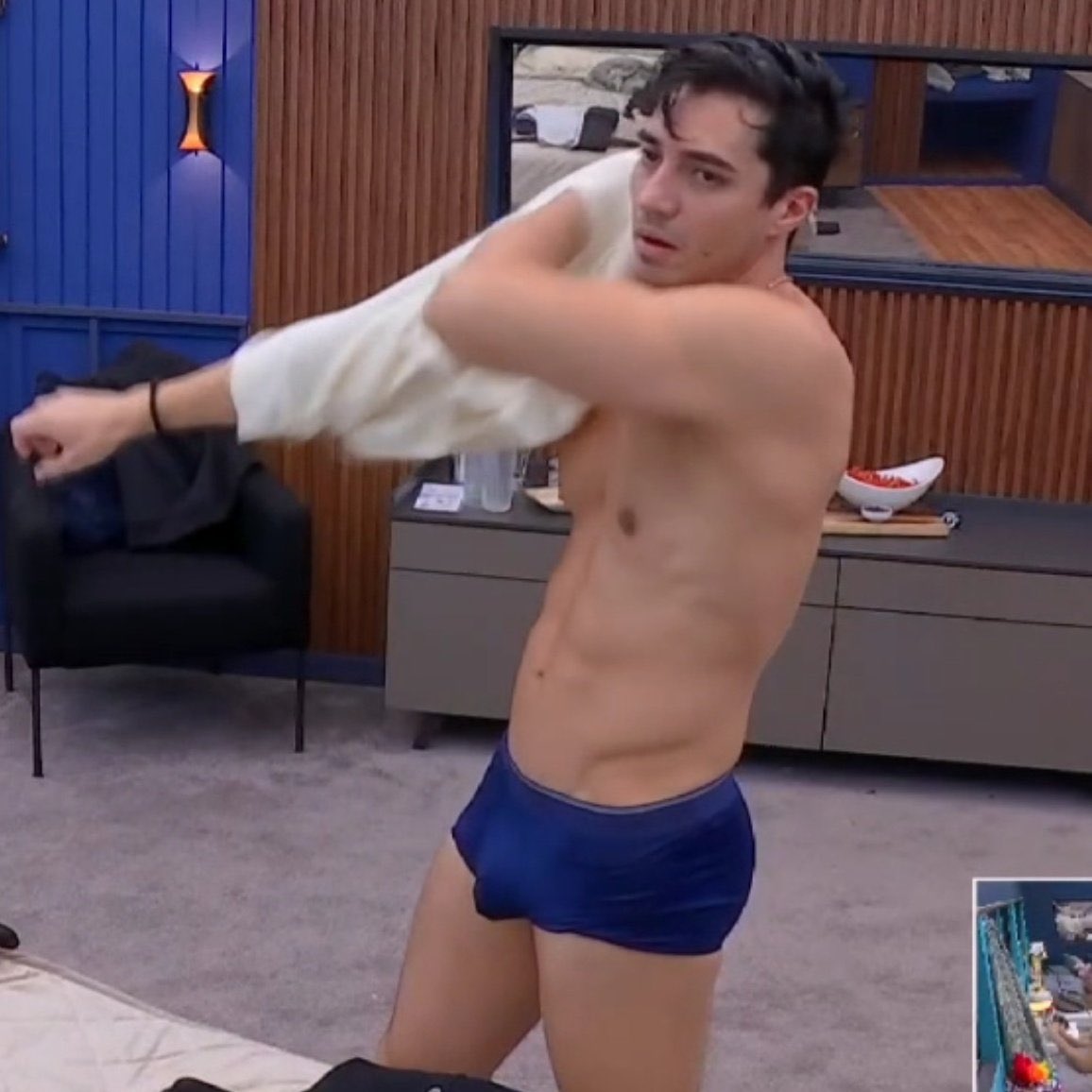 Que manipule, que me controle, que me domine, que me haga lo que quiera. 