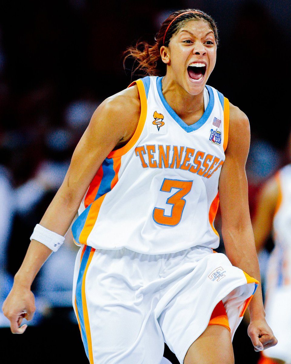 Candace Parker’s senior year at Tennessee:

21.3 PTS | 8.5 RBS | 2.5 AST | 2.4 BLK | 2.3 STL

🌟NCAA Champion
🌟AP Female Athlete of the Year
🌟USBWA Player of the Year
🌟Naismith College Player of the Year
🌟John R. Wooden Award
🌟Honda Sports Award
34 PTS | 13 RBS | 4 BLK vs…