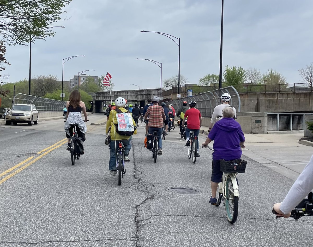 Great to join @bikegridnow for today’s NW Side Tour de Grid. Thank you to everybody who showed up today, and for all who continue to build the movement for a safe transit network in our city!