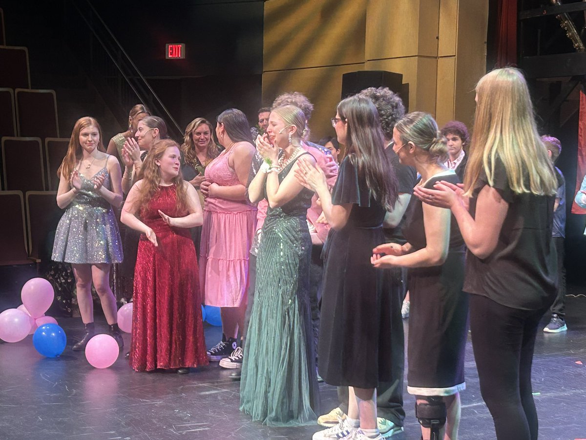 GloverElem17's tweet photo. Take a bow MHS! #Prom An amazing job by an incredibly talented cast and crew! @MHDSchools @MarbleheadPatch https://t.co/UVjAh1Eanf