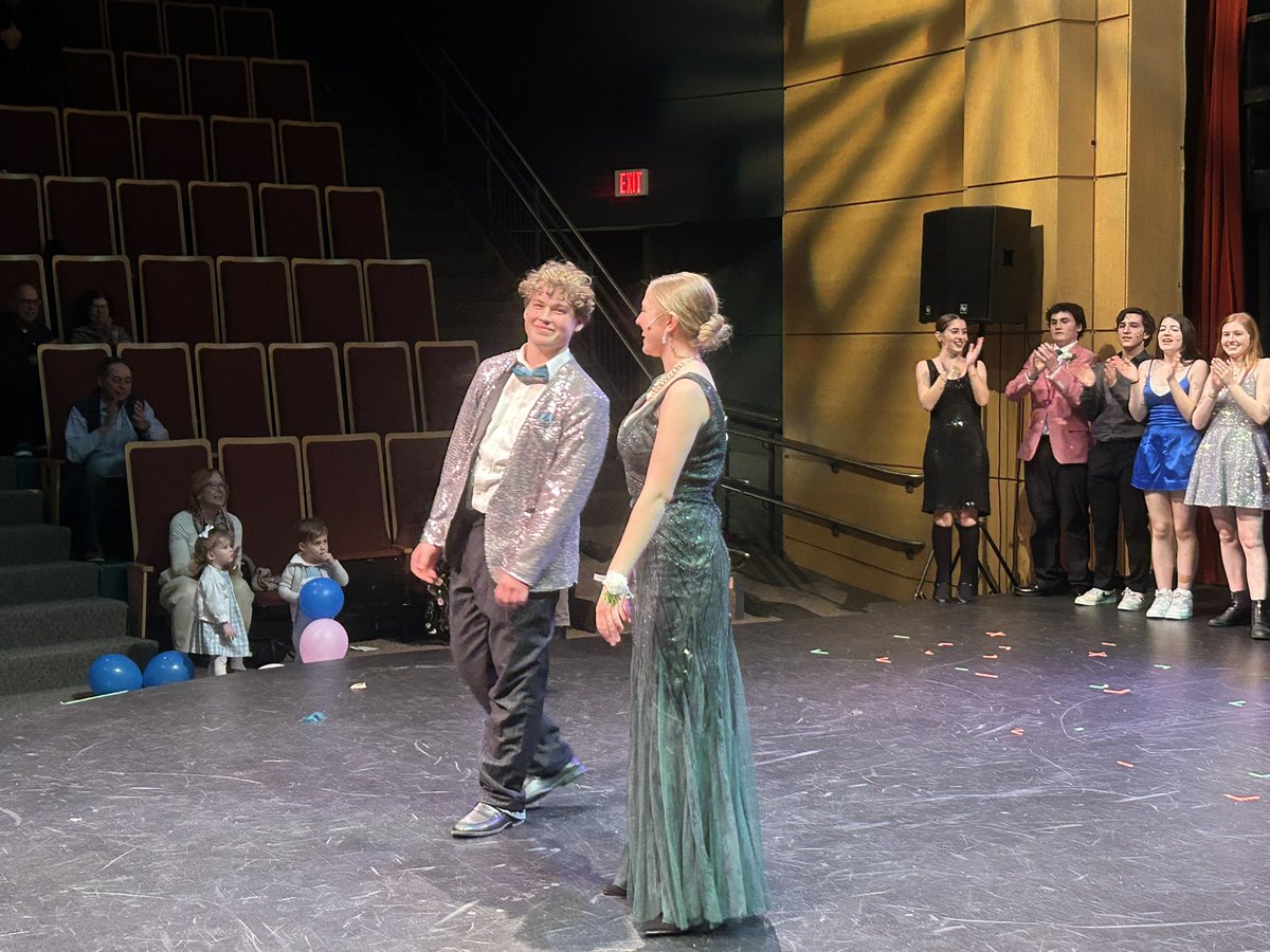GloverElem17's tweet photo. Take a bow MHS! #Prom An amazing job by an incredibly talented cast and crew! @MHDSchools @MarbleheadPatch https://t.co/UVjAh1Eanf