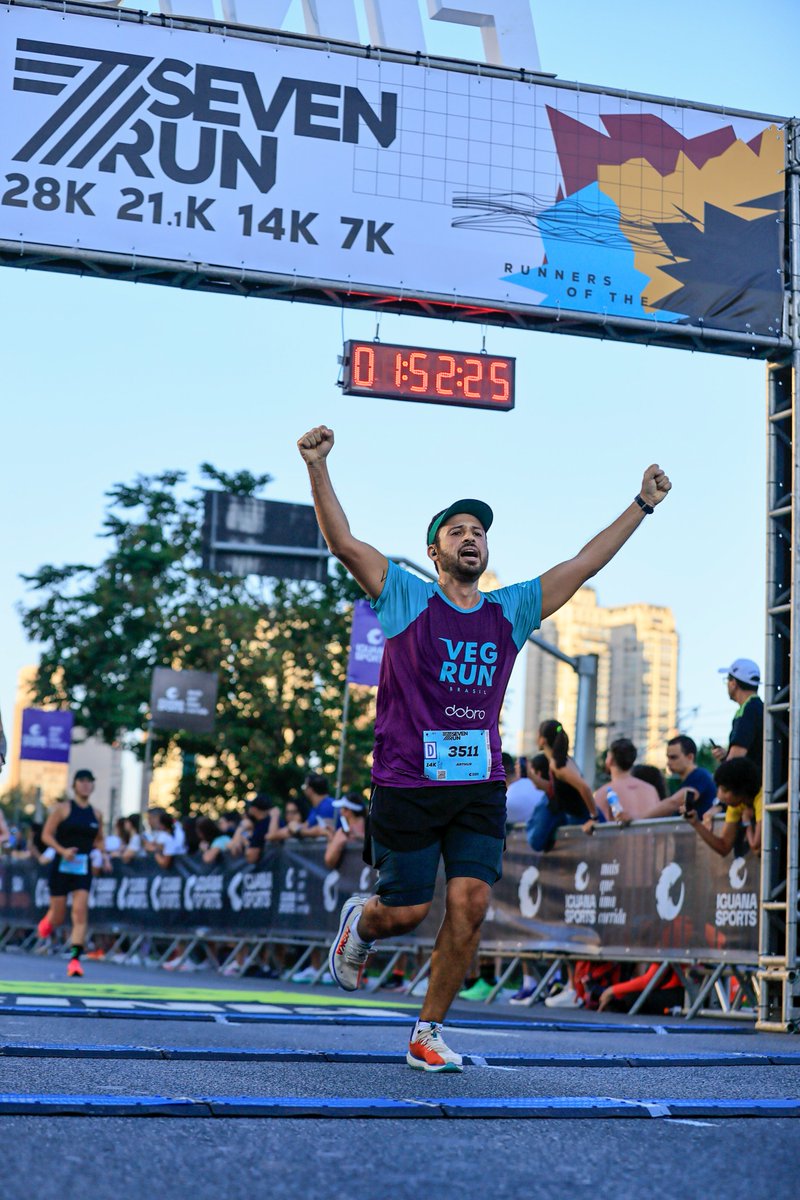 Arthurazp's tweet photo. Demorei muito pra encontrar o meu esporte. A corrida é algo que me motiva e me deixa muito feliz. Principalmente quando encontramos uma equipe maravilhosa Junto #vegrun #run #corridaderua https://t.co/YOXhYKjVei