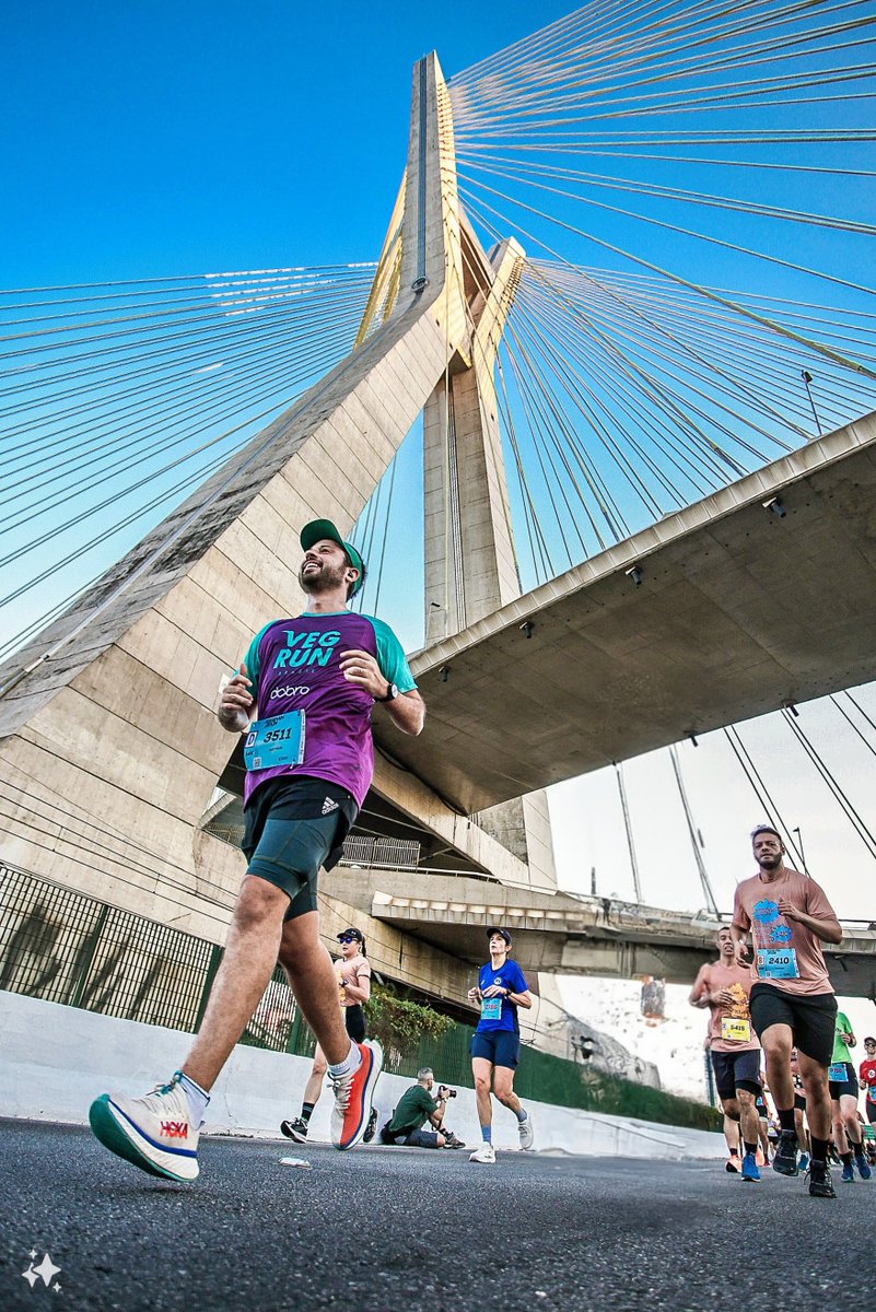 Arthurazp's tweet photo. Demorei muito pra encontrar o meu esporte. A corrida é algo que me motiva e me deixa muito feliz. Principalmente quando encontramos uma equipe maravilhosa Junto #vegrun #run #corridaderua https://t.co/YOXhYKjVei