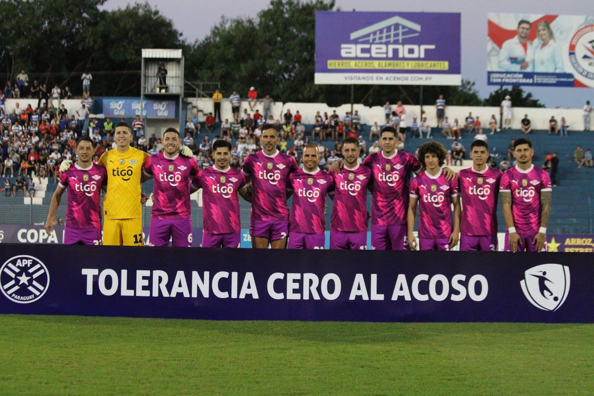 TUMBADO EN EL NORTE 🐓 ⚽ #Libertad perdió su 1° partido en 15 fechas en el torneo Apertura y con ello la competencia se quedó sin invictos. Además el Gumarelo por la liga 🇵🇾 no perdía desde la fecha 22 del Clausura 2023, cuando cayó ante #Tacuary por 2-1 en 'La Huerta'.