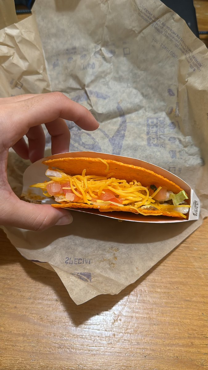 Malalei_'s tweet photo. @TacoBell_PR cada vez que voy a taco bell pago extra por que me echen 4 cantos de tomate. Dejen de ser tan afrentaos’, coño. https://t.co/uc4jAzOpIA