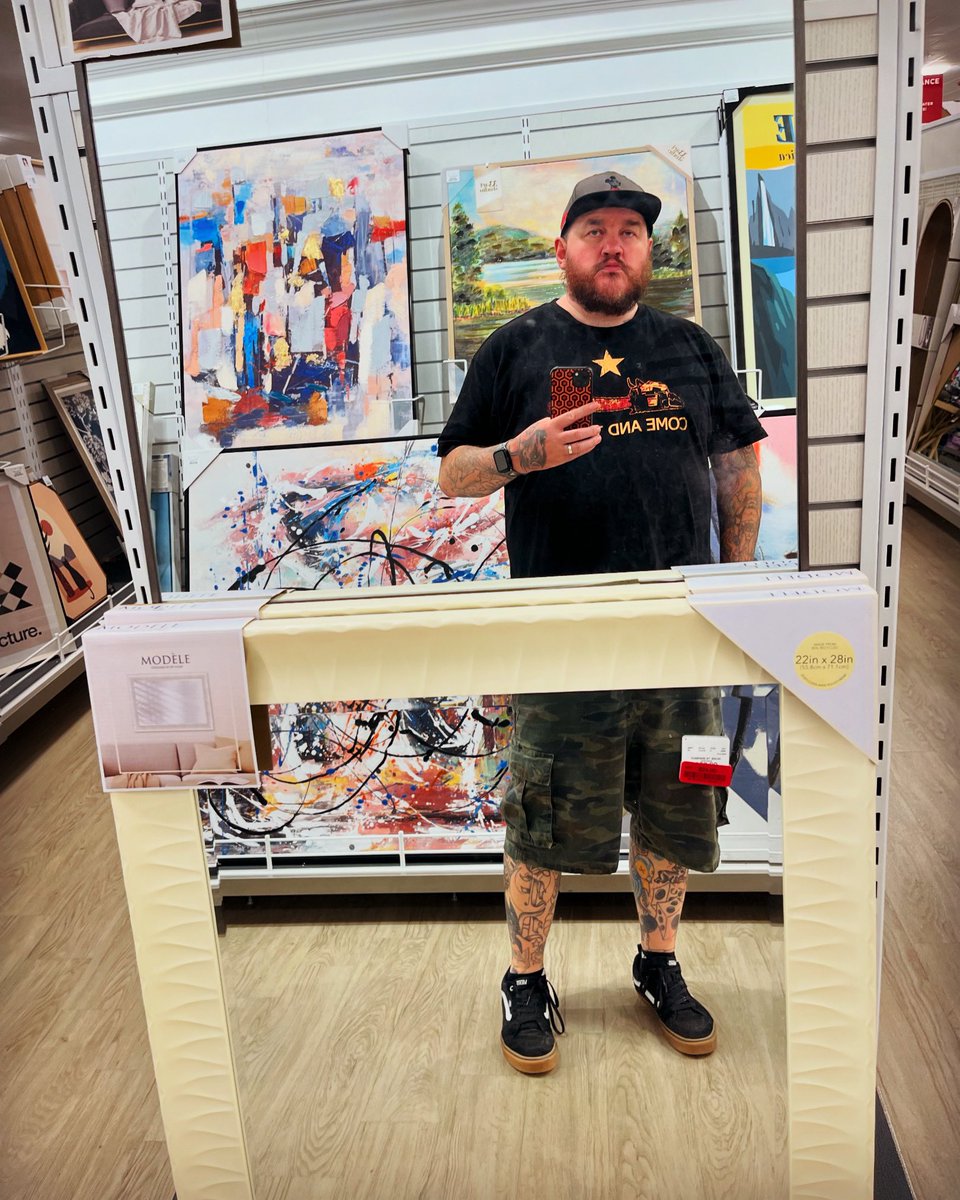 Texorcist6's tweet photo. All gone a bit Michael Jackson. #peacheysfd #sixftditch #maninthemirror #thetexaschainsawmassacre #texas https://t.co/0BaNh1NJPG