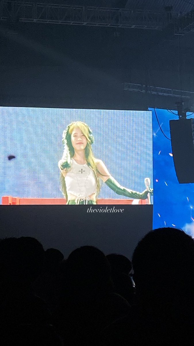 thevioletlove's tweet photo. A glimpse of last Saturday. Finally got to meet my muse, my role model, and one of my favorite person. Had the best concert experience even-though without a very good view, but still worth every penny! Thank you, and I love you. Til we meet again! 💗 @_IUofficial https://t.co/22O5TyqJhH