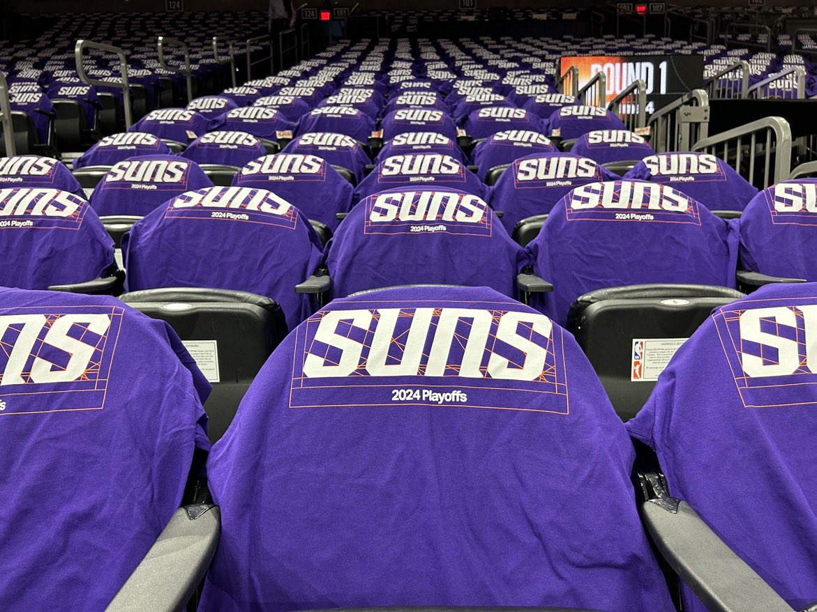 AndrewLeezus's tweet photo. Suns playoff shirts last year vs this year. 

What a fall off https://t.co/CThWyOUzUB