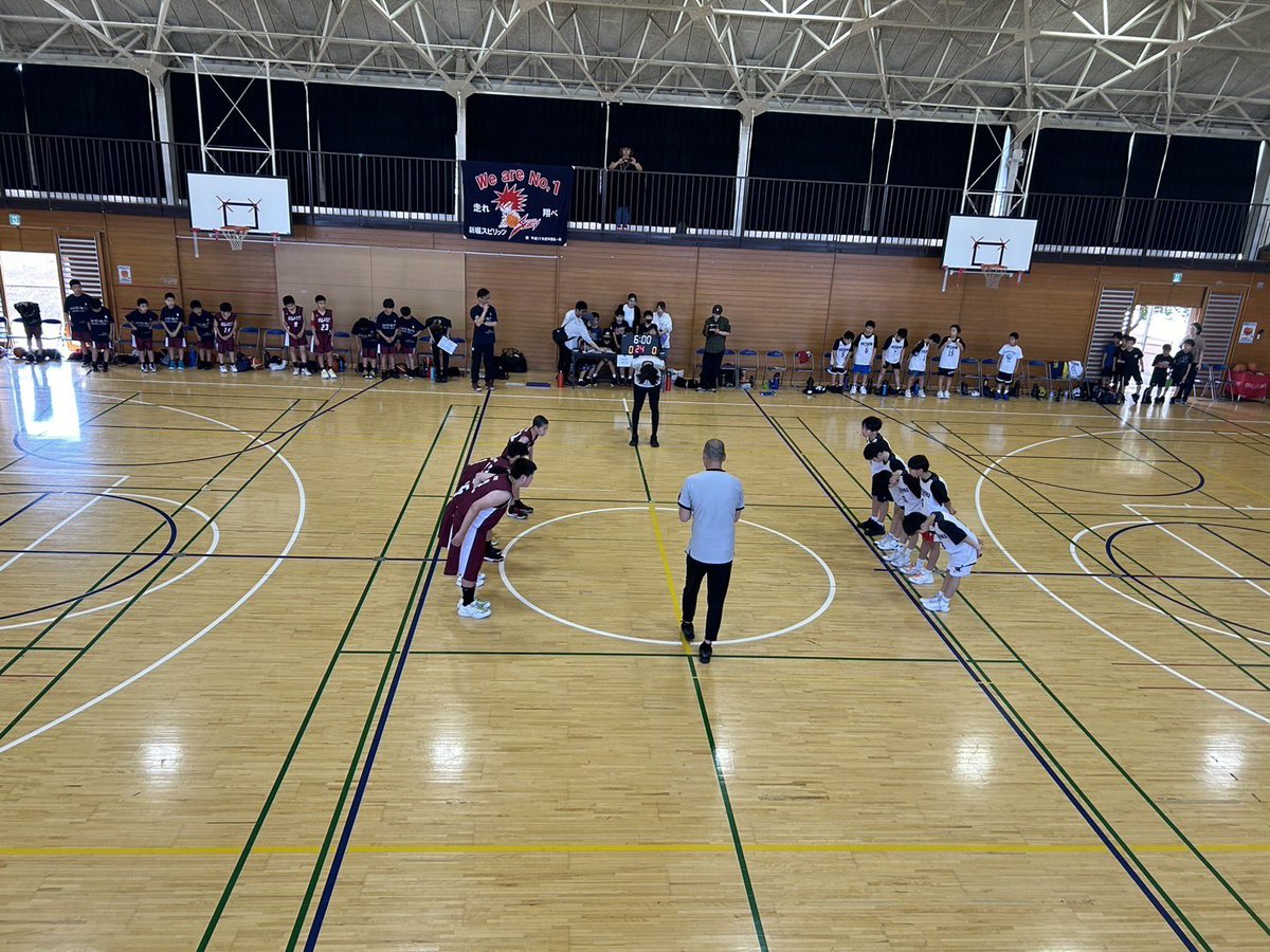 yskshs3's tweet photo. 4月28日 GW強化週間1日目。
新堀スピリッツさんと交流🏀
試合には勝ちましたが、当たりの強いディフェンスにガード陣らしさを欠く😢
また1つ課題だね☺もっと楽に突破するにはど��すればいいか、、練習しよ！
明日は中学生と試合！日々勉強！ https://t.co/gWdH2jfQBZ