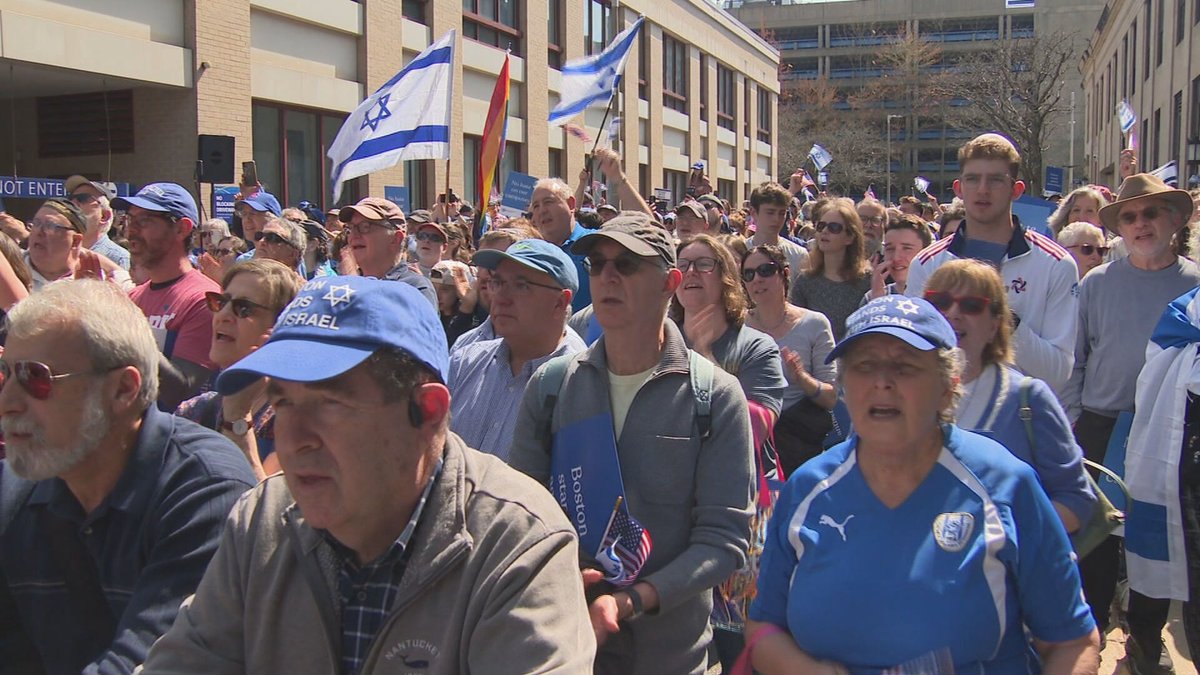 Boston's Jewish community calls pro-Palestinian protests on college campuses antisemitism cbsnews.com/boston/news/is…