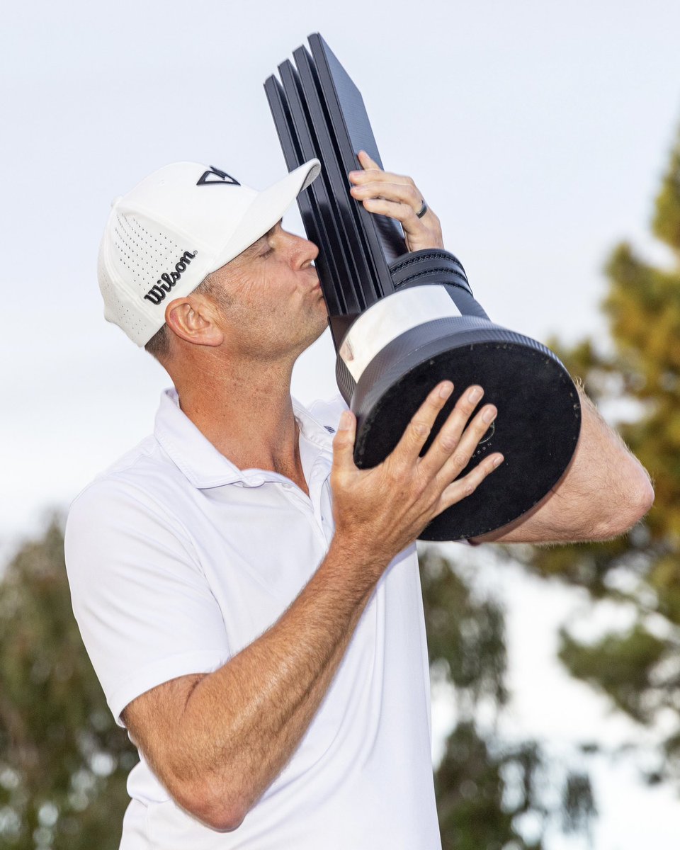 🇦🇺✈️🇸🇬

Headed to Singapore with an extra carry on. 🏆😃

@Brendan_Steele | #HyFlyersGC