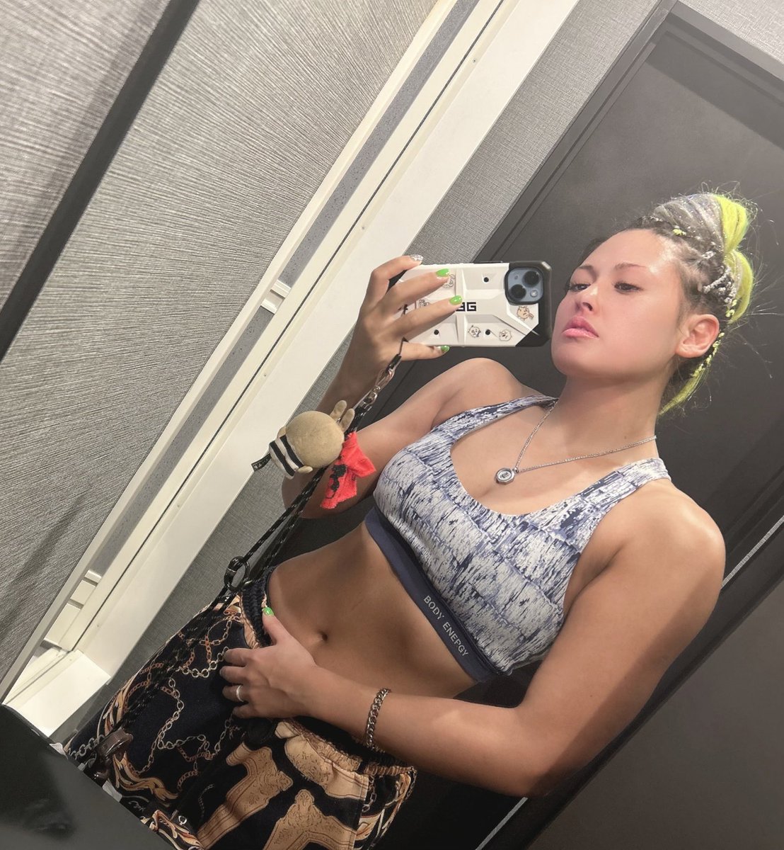 GiuliaIsBetter's tweet image. stare at my big arms for seductive sunday.