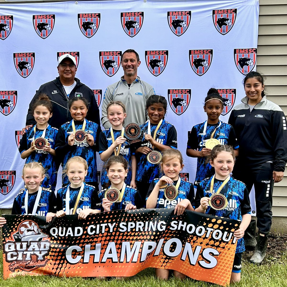 quadcitiesrush's tweet photo. π¨CHAMPIONS ALERTπ¨
#QuadCitiesRush 2015 girls went #undefeated this weekend at the #EMSSC Quad City Spring Shootout! Nice work ladies πβ½οΈπ
#RUID #rushsoccer #rushrising https://t.co/hnpwHQ0tpG