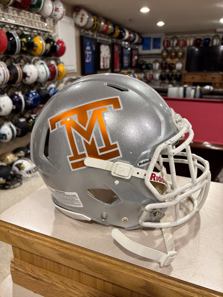 JerryQuickel's tweet photo. New Lid! Montana Tech Orediggers! @NAIAFBALL out of the. @FConference on Butte Montana! This thing is absolutely gorgeous! Thanks @MonTechFootball @tech_equipment for this addition! This is @NAIA helmet #66 and #550 overall! #RollDiggs @CFBHome @FB_Helmet_Guy @NAIABall https://t.co/N0PsienASK