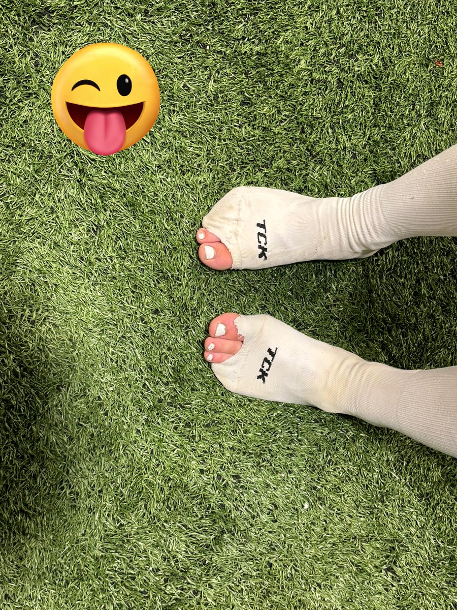 NEGold08_Waller's tweet image. We practiced this hard today.  (😉Those were new socks).  😂 #PitcherProblems
#BestTeammates #WorkersAlwaysWin #NEGold