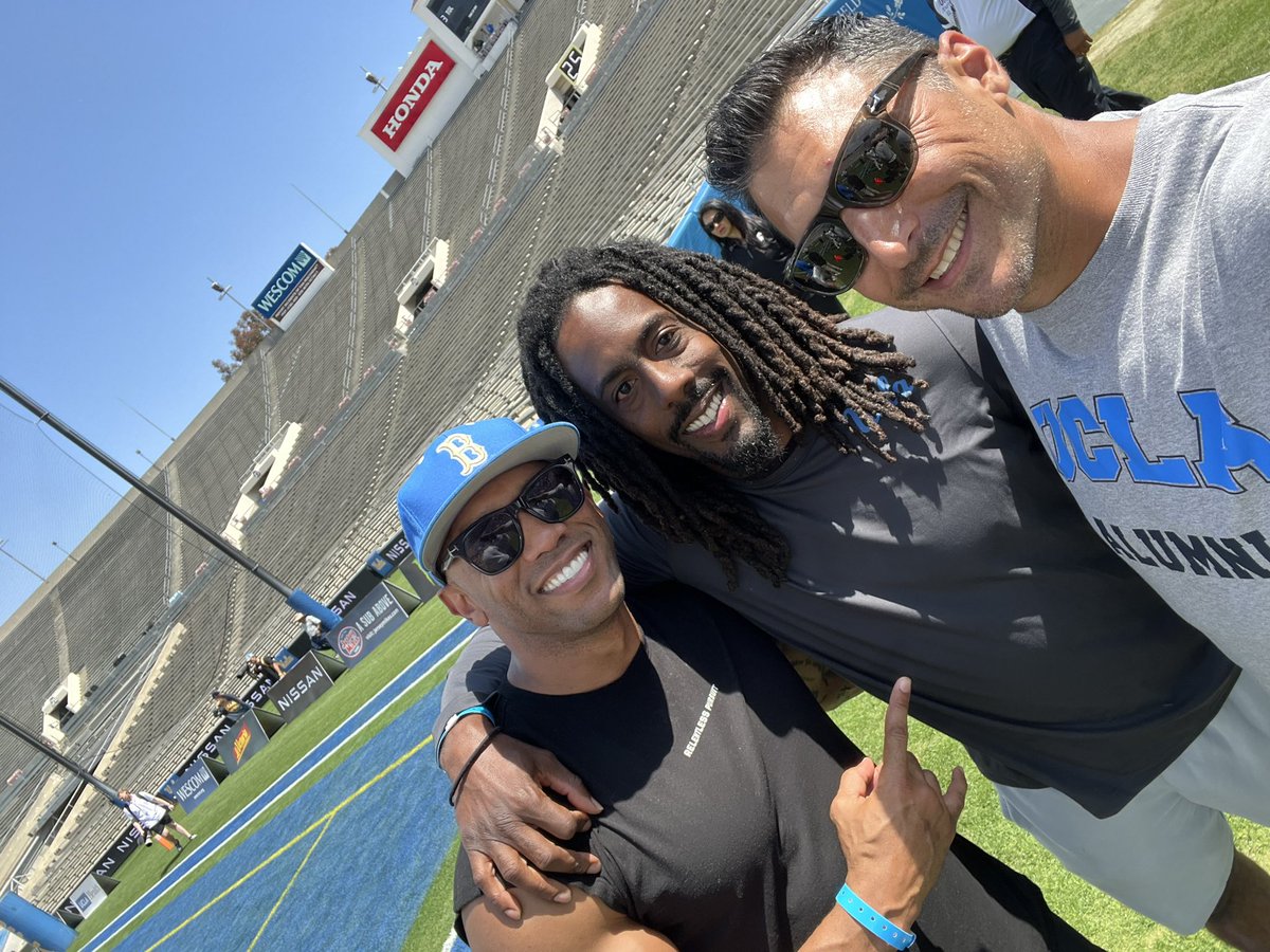 Felt great to catch up with my former @UCLAFootball teammates and fellow alumni at the Spring Showcase yesterday. Excited about this upcoming season and the future of the program under our great leader @DeShaunFoster26 #GoBruins #4sUp #UCLA