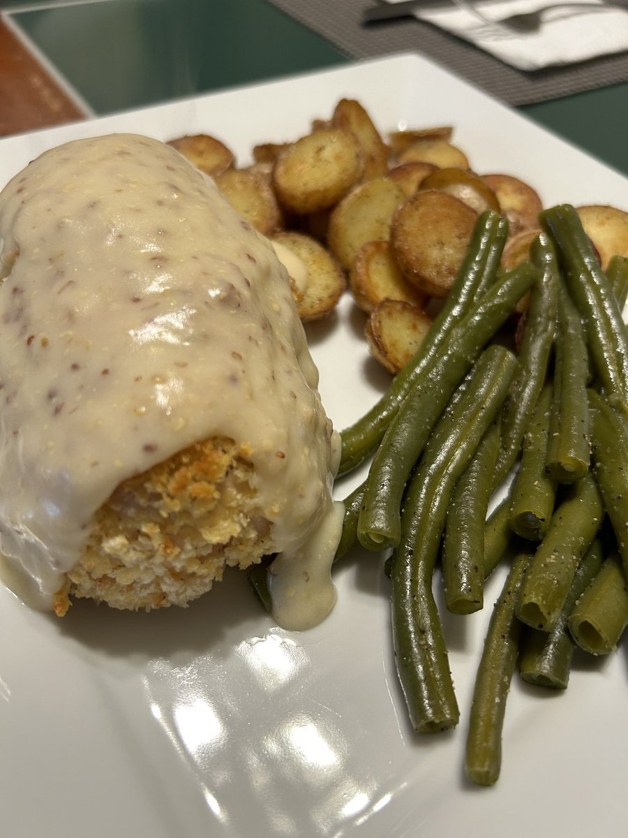 Chicken Cordon Bleu with Dijon parm sauce, Crispy potatoes and green beans all seasoned with @MeatChurch Blanco! If you haven’t tried Blanco…@beerstoregurl