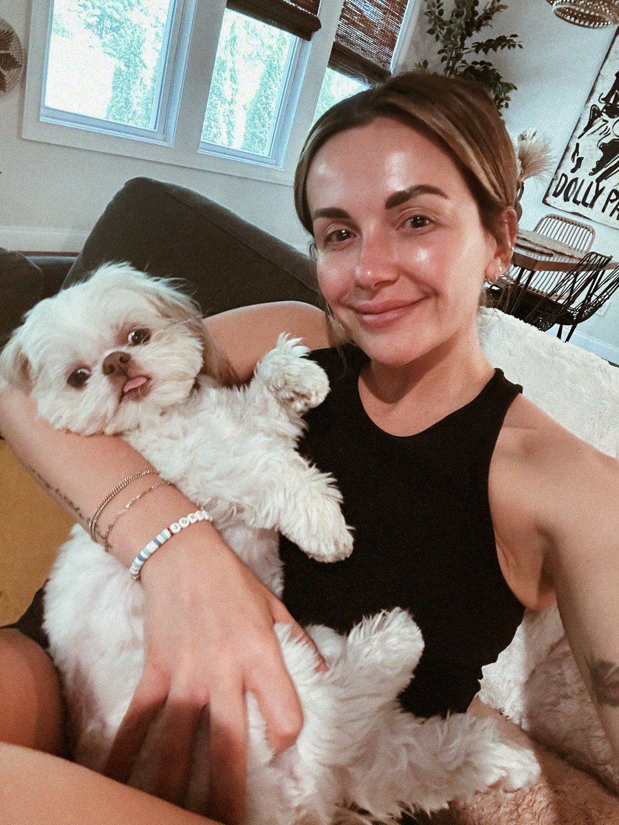 carlypearce's tweet image. From birthday celebration to dancing with @FaithHill to double-jointed arms to someone thinking my 25 year old assistant was my daughter 😅 #thisis34