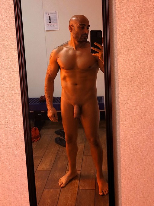 I am getting tan also I'm about to step in the cool machine that helps you not to  age https://t.co/<a href="/tag/florida"class="tags"><span>#florida</span></a><a href="/tag/beach"class="tags"><span>#beach</span></a><a href="/tag/gay"class="tags"><span>#gay</span></a><a href="/tag/fortlauderdale"class="tags"><span>#fortlauderdale</span></a><a href="/tag/hauloverbeach"class="tags"><span>#hauloverbeach</span></a>