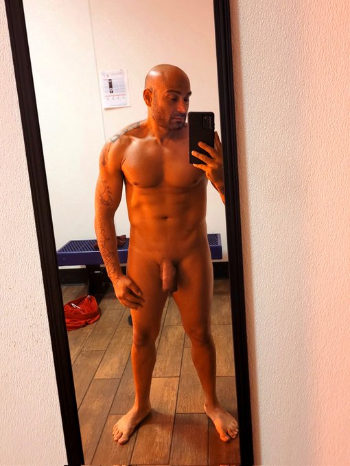 I am getting tan also I'm about to step in the cool machine that helps you not to  age https://t.co/<a href="/tag/florida"class="tags"><span>#florida</span></a><a href="/tag/beach"class="tags"><span>#beach</span></a><a href="/tag/gay"class="tags"><span>#gay</span></a><a href="/tag/fortlauderdale"class="tags"><span>#fortlauderdale</span></a><a href="/tag/hauloverbeach"class="tags"><span>#hauloverbeach</span></a>