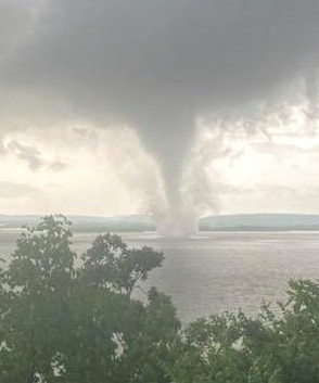 Wow! Thank you to Cindy Woolard for sharing this shot of the Crowder tornado over Lake Eufaula that happened just before 5:30pm. #okwx @NewsOn6