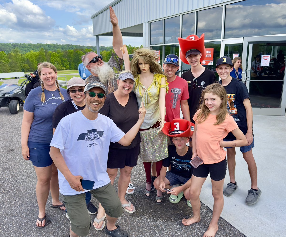 @townsendbell Name a better race experience than those of us fans at Barber?