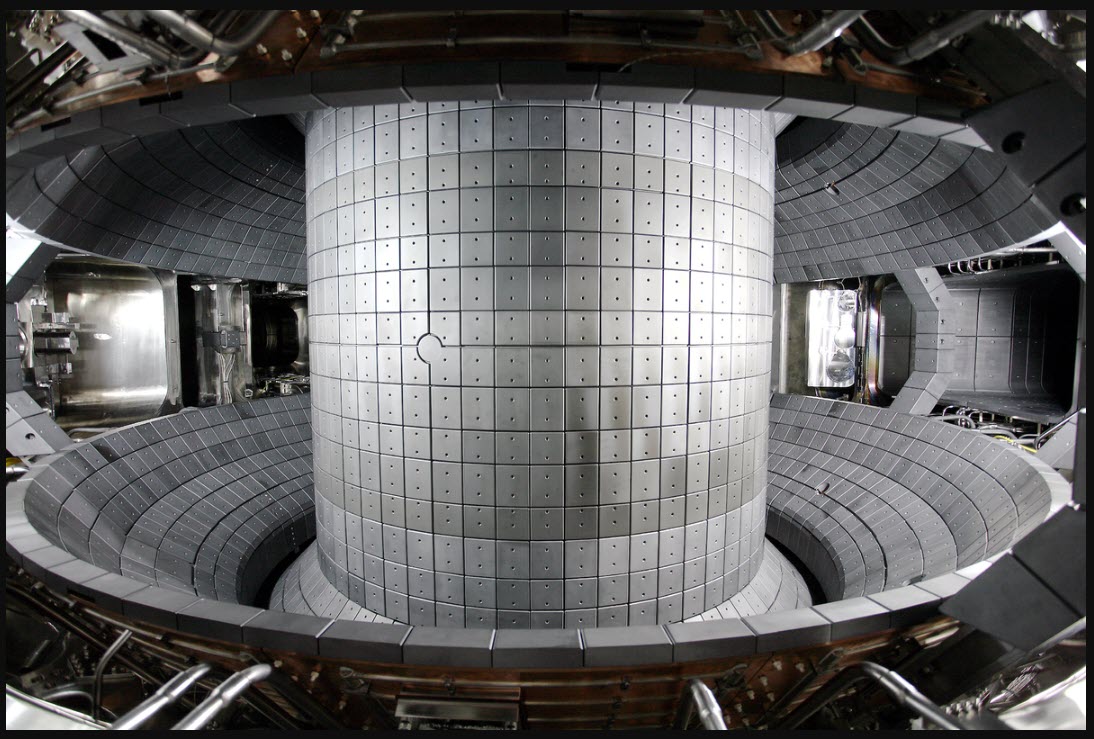 O reator de fusão nuclear da Coreia do Sul, conhecido como KSTAR, quebrou um novo recorde histórico, conseguiu atingir a temperatura de 100 milhões de graus Celsius, por impressionantes 48 segundos!!! Cada dia estamos mais próximos da fusão nuclear, a salvação do planeta Terra!!!…