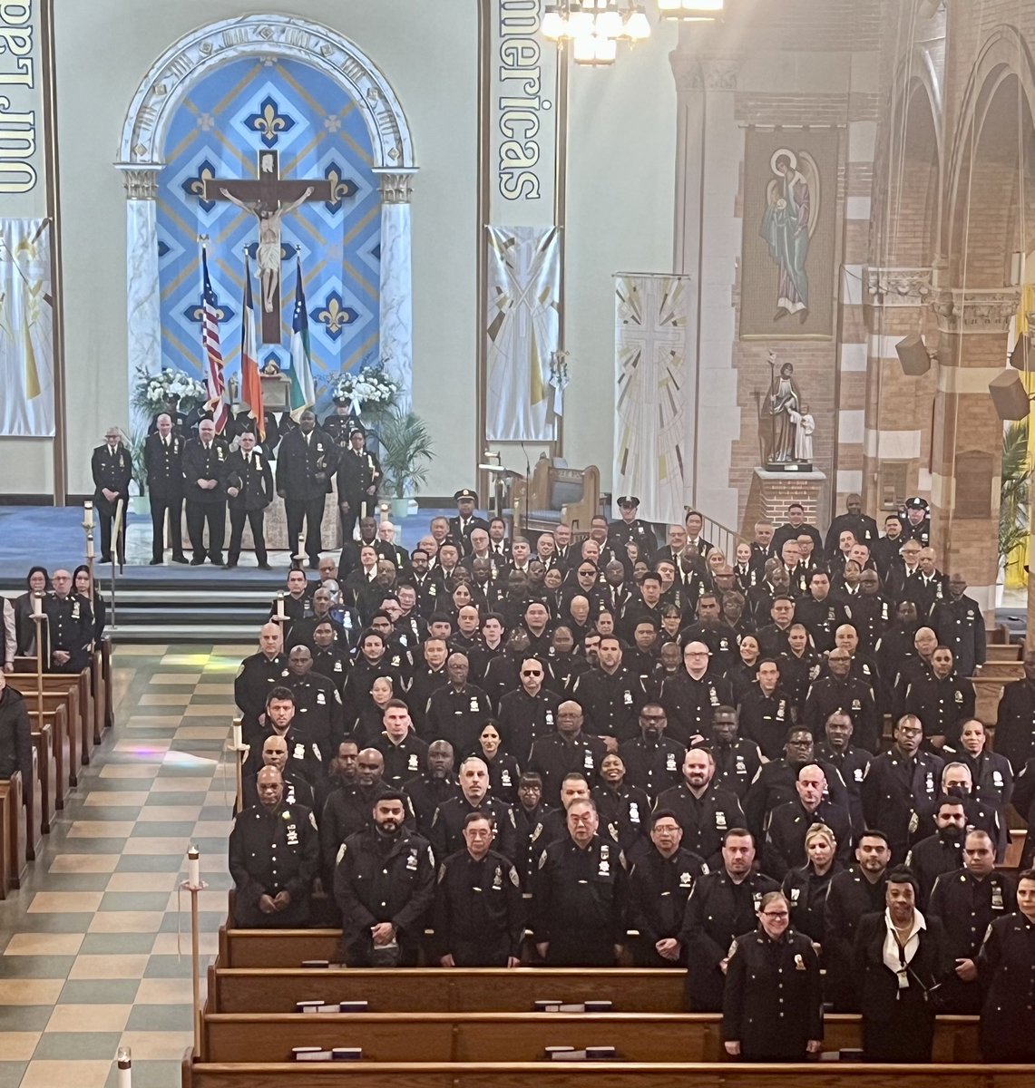 We gathered for the Annual @NYPDauxiliary Police Interfaith Memorial Ceremony which was held at Our Lady of Guadalupe Roman Catholic Church. We are always grateful for the extreme dedication from our Auxiliary Officers. Thank you for everything you do! #NeverForget @NYPDnews