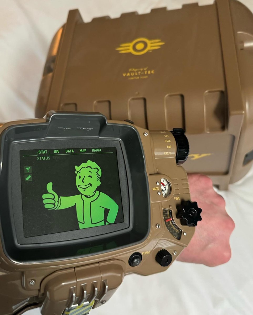 Im ready for vault life @Fallout - when @DecentraBnB and @JasmyMGT moon, I’ll be able to afford entry into the best vault. #pipboy #fallout #nerdrage #vaulttec  $DBNB is the @Airbnb of #WEB3 #CRYPTO