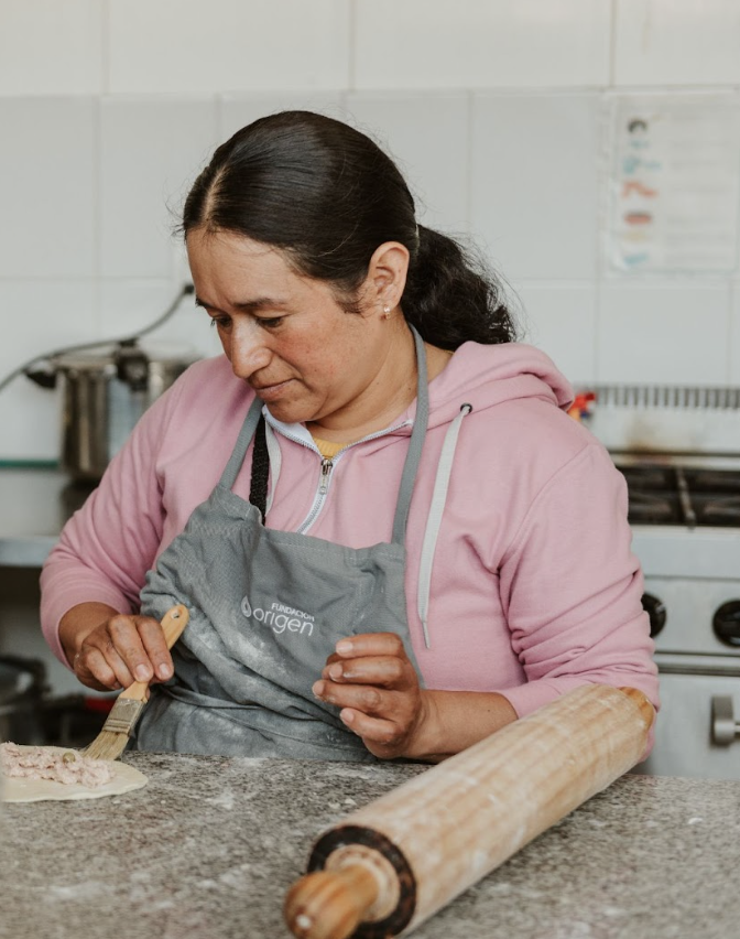 En el corazón de nuestro Centro Casa Origen, ubicado en Villa Victoria, florece el arte culinario como herramienta de empoderamiento para las mujeres. 

#FundaciónOrigen #EmpoderamientoFemenino #TallerDeCocina #CasaOrigen