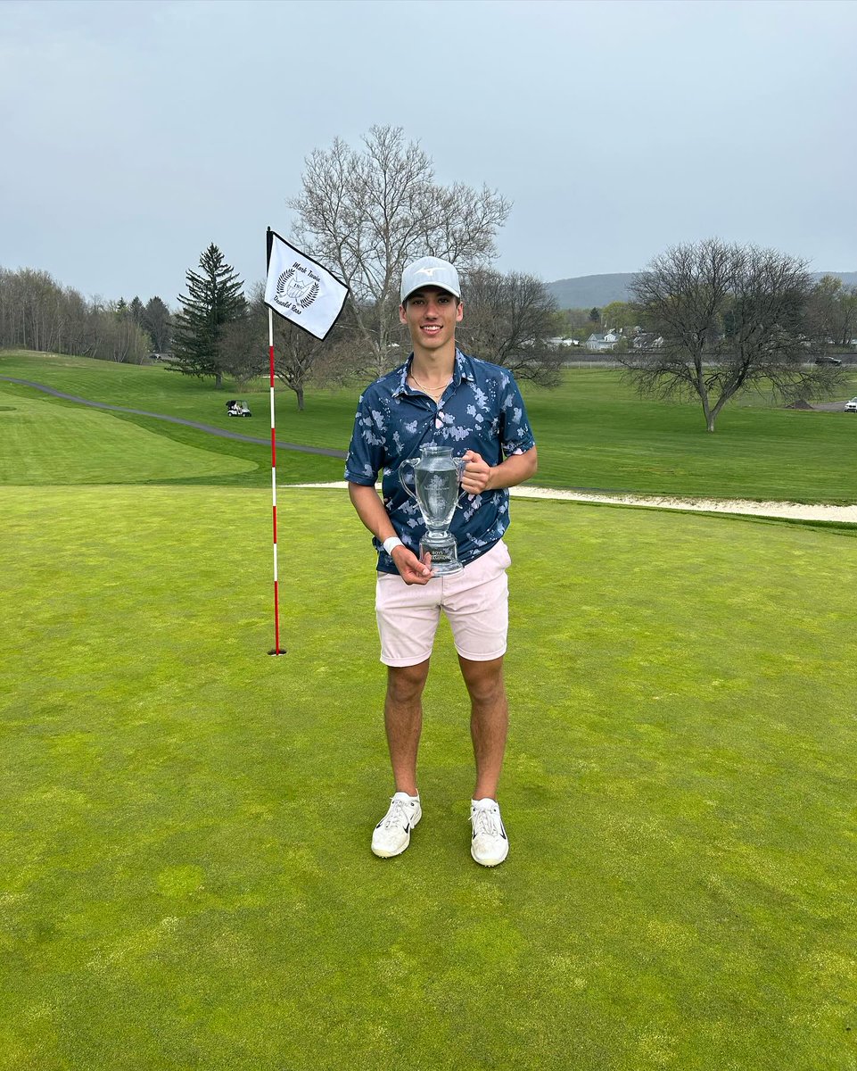 Congrats to @jdathletics Jackson Saroney and @RFASports  Rachel O'Rourke, the overall winners at the Bernard's Custom Logo Junior Open. 
Full results: centralnypgajr.bluegolf.com/bluegolf/centr…