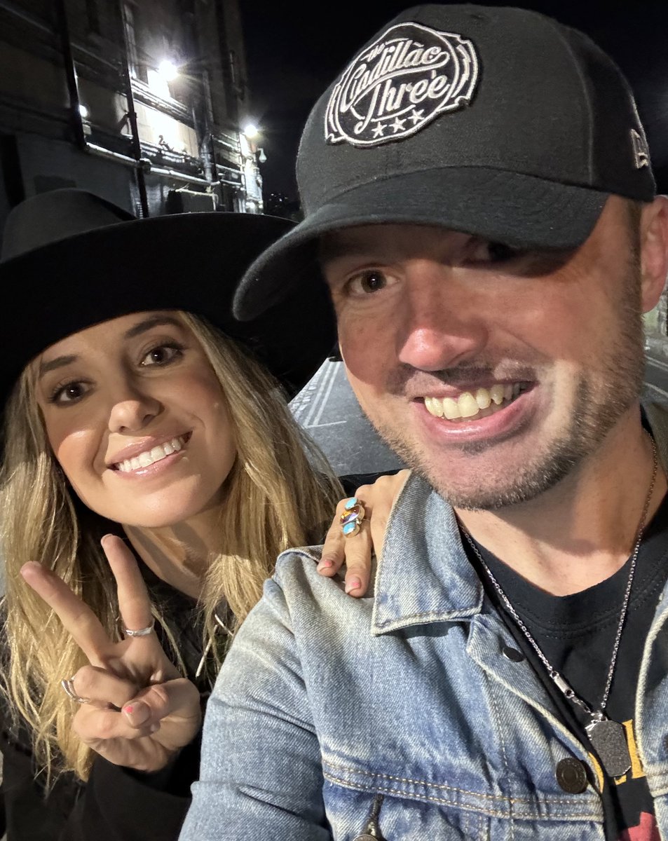 _albo__official's tweet photo. about this week … cheers, beers & Hallelujah to @laineywilson 🫶🏻🤘🏻⚡️ #CountrysCoolAgain https://t.co/l7exzoDbPY