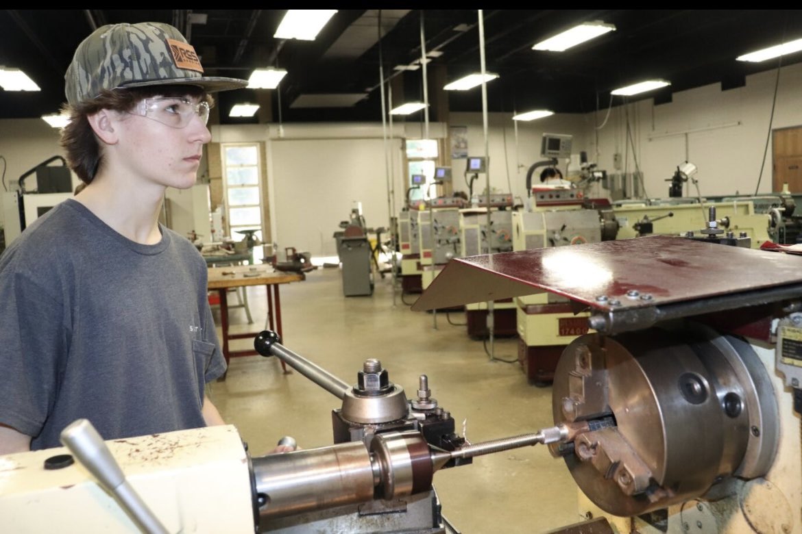 dmtcsc's tweet image. James Hayes, a sophomore at Broome High School, is using an Engine Lathe to single point turn the threads on the screw for his C-Clamp project in Machine Tool Technology. #FutureMachinist #DMTCPrepares #MachineToolTechnology #CareerReady
