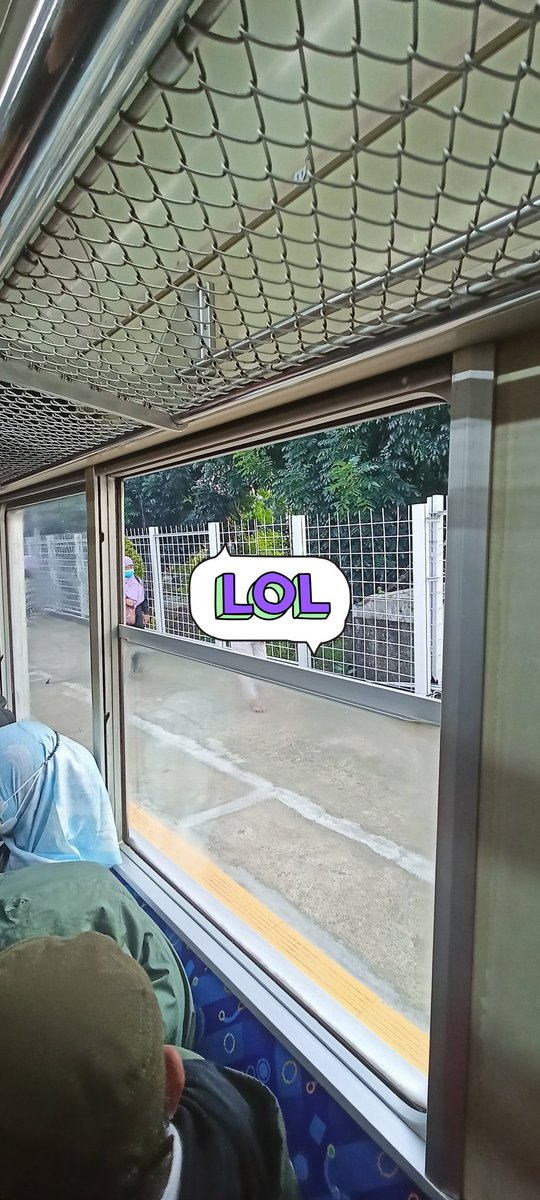 gesersedikit's tweet photo. KRL 7023 TUJUAN MANGGARAI TIDAK ADA AC NYA , PENUMPANG SEPERTI DI SAUNA..SEMUA JENDELA AKHIRNYA DI BUKA PENUMPANG SECARA INISIATIF @CommuterLine @mas_didiek https://t.co/ZR2Up0Was5