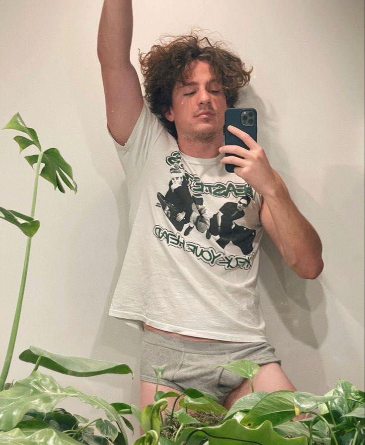 poptime's tweet photo. Charlie Puth 🥵 https://t.co/iZqoyZT3dt
