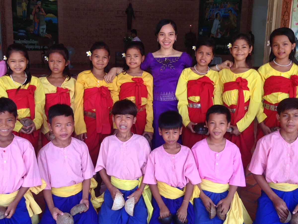 🇰🇭 The support of Jesuit Mission Australia enabled Pili, born into poverty in rural Cambodia, to transform her life and inspire others. Find out more: 👉 jesuit.org.au/the-gift-of-ed… Photo courtesy of @Jesuit_M #jesuits #societyofjesus #jesus #jesuit