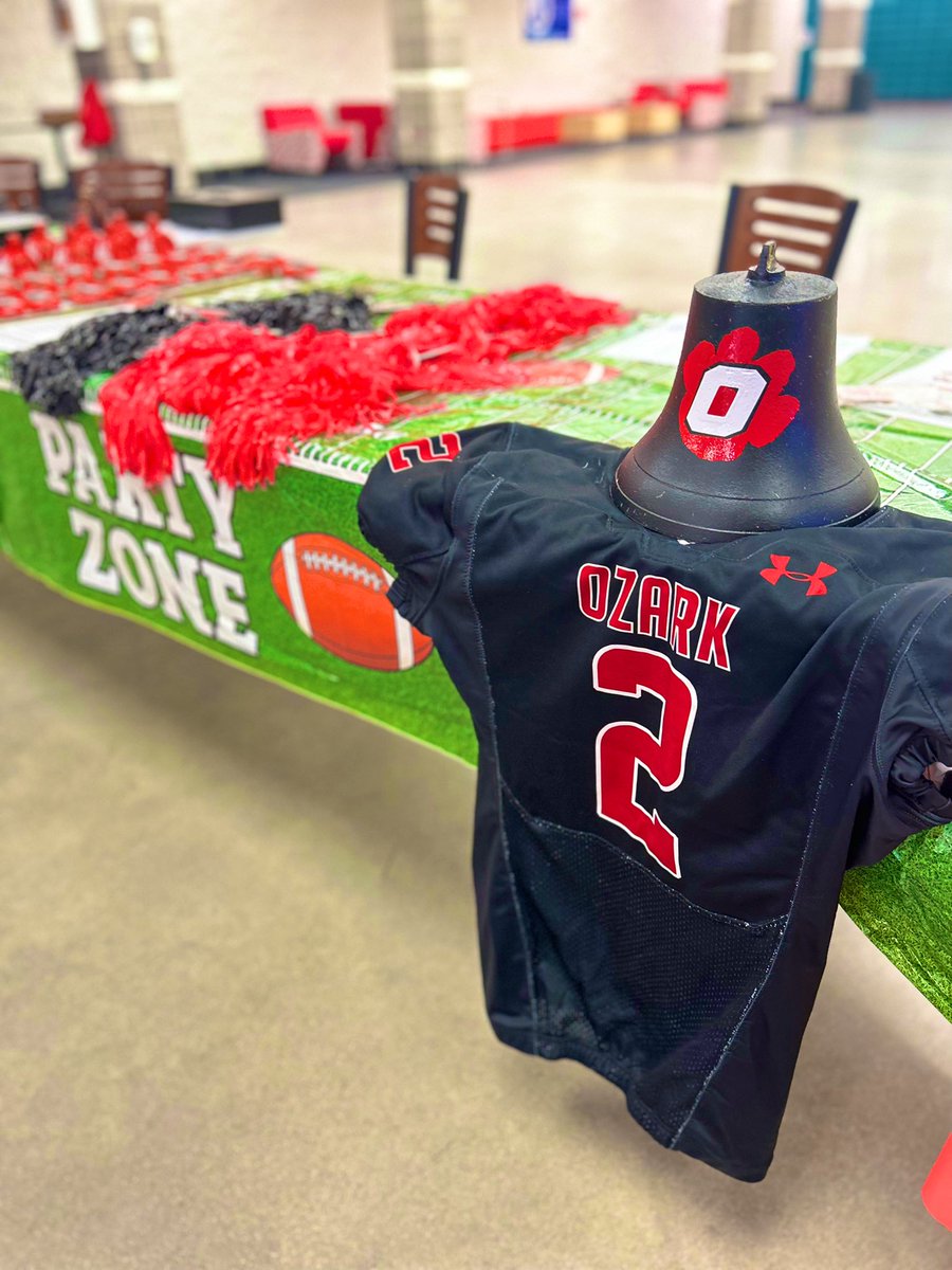 OzarkTigersFB's tweet photo. That’s a wrap on the 
2024 T3 Draft!!! 

What a great day of celebration and setting The Standard for Summer!!!

Thank you to all of our players, coaches, and families that made today special!!!

More pictures to come!!!

#BTS https://t.co/5KvLFkd8TQ