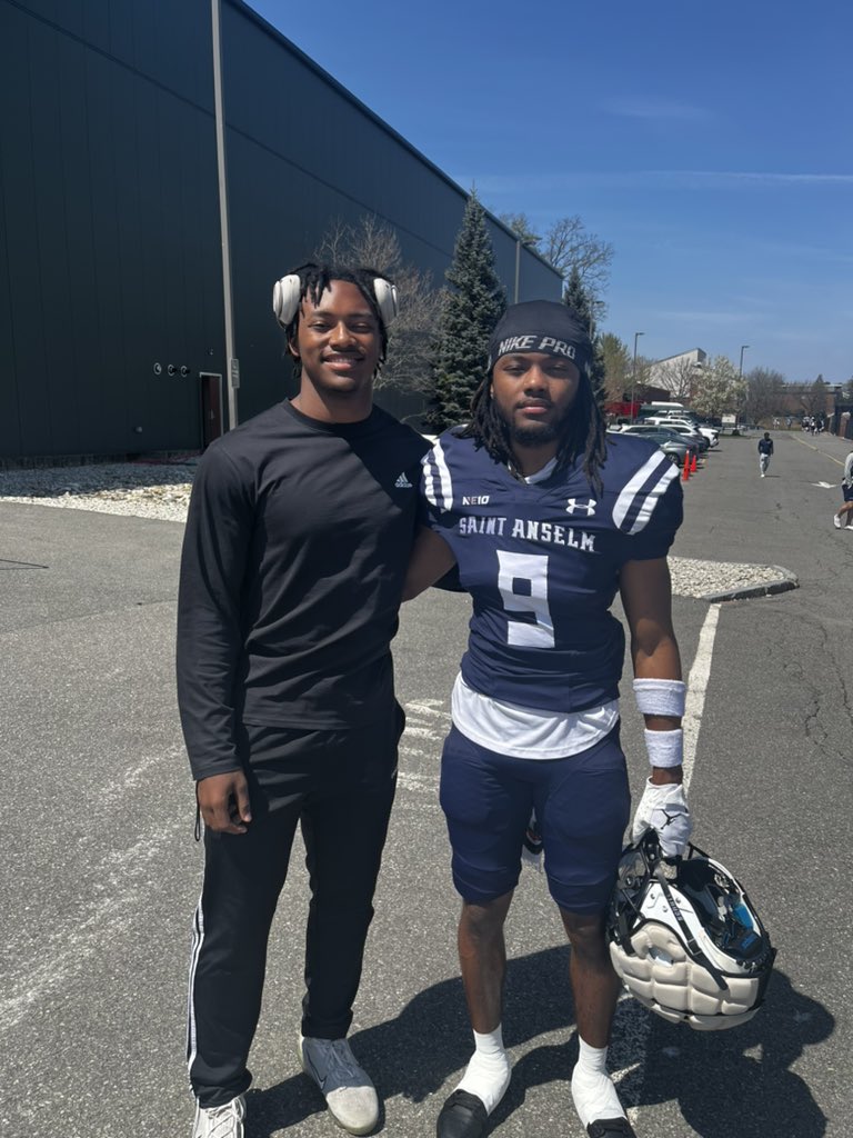 I had an AMAZING time at the Saint Anselm Spring Game!! Thank You @CoachJoeAdam and @STAHawksFB @Coach_Monte100 @CoachHoun @GreatCeaser27 @CoachTate_12