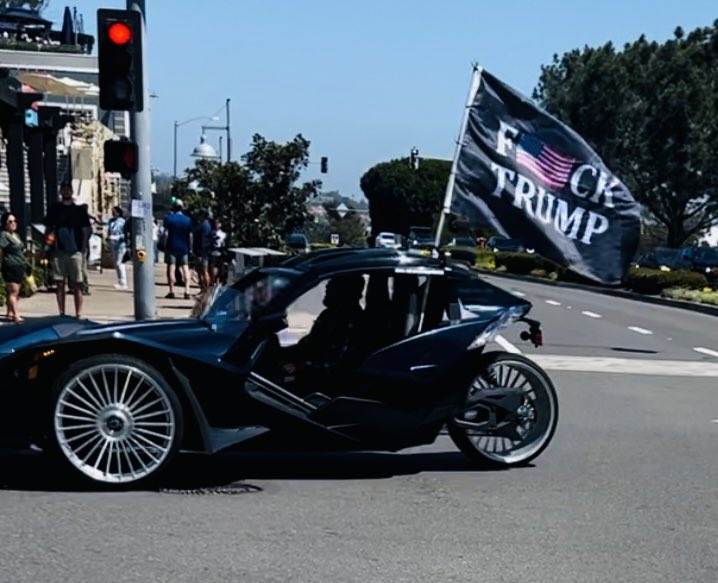 CA49News's tweet photo. Possibly a new Trump flag trend? Seen today in Del Mar #CA49 #trumpflag https://t.co/pW3TIxY0A9